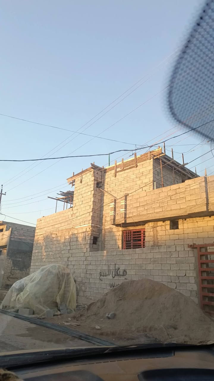 اسلام عليكم هيكل كامل من كل نواحي مساحه 160 ماء مجاري كهرباء تبليط شارع 10 متر ركن على ثلاث شوارع استفسار تصال على *********** بني روما قرب جامع الفرقان
