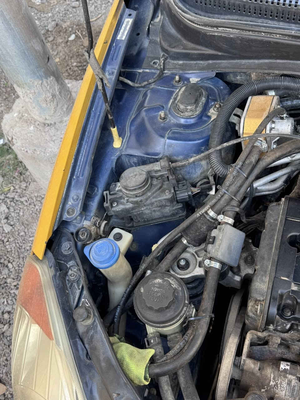 سلام عليكم
اكسنت ٢٠٠٩ وارد امريكي بدون حادث محرك ١٦٠٠  بيها منضومه غاز جديده محرك وكير وحداديه مكفوله  المكان الدوره  السعر 75  
الرقم ***********
