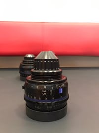 للبيع عدسات سينما PL -CP3 -ZEISS كت كامل نظافة 95 % للاستفسار على الخا...