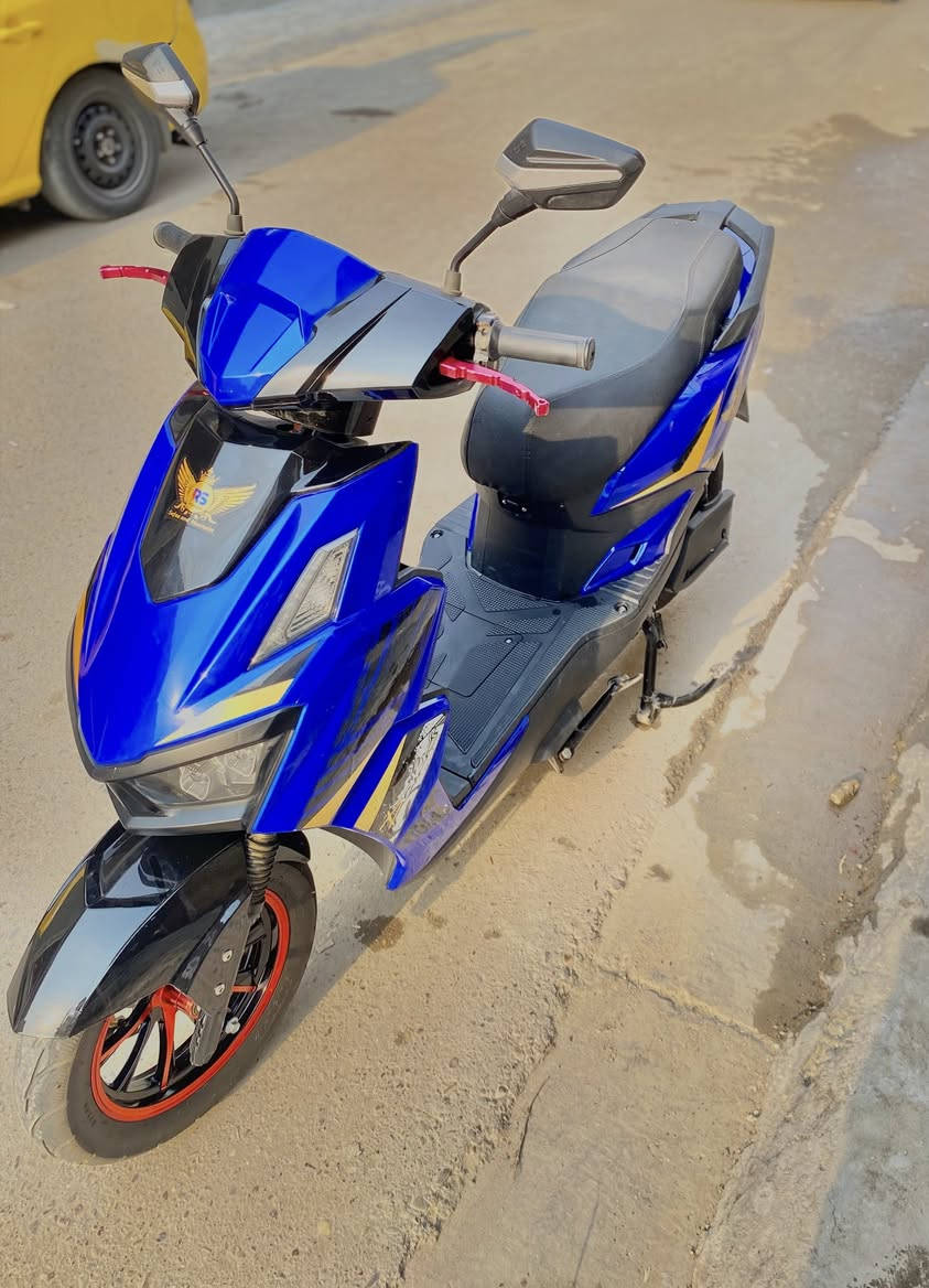 دراجه شحن نوع ماتركس !! 
(للبيع ) ـ
كلشي ما بيه 🙏🏽
جديده 🔥
أي نقص ما بيه 🔥🫴🏾
شلعه فول ✈️🔥
بطاريات جدد 
ملف 2000 ✈️🫣
بيه بلوتوث 👂🏻🗣️
لايتات زنون 🫣🔥
3 سرع ✈️🫴🏾
سرعه 90 -حقيقي 70 ✈️
شاشه ايباد
بصمه 2
سويج 2
ستاند خلفي 🔥🫴🏾
ستاند جانبي 🔥🫴🏾
بطاريات نوع الكبار 🔥
تاير حجم 12 🔥🫣

الدراجه ما بيه نقص 🔥⚡️
كهربائيات كله شغاله ⚡️
نضافه 100/100 🔥
ماشيه قليل —
ما بيه شخوط 🔥🔥
سعر 600 وبيه مجال 
مكان بغداد الشعب 📍
رقم الهاتف 👇🏽
***********
