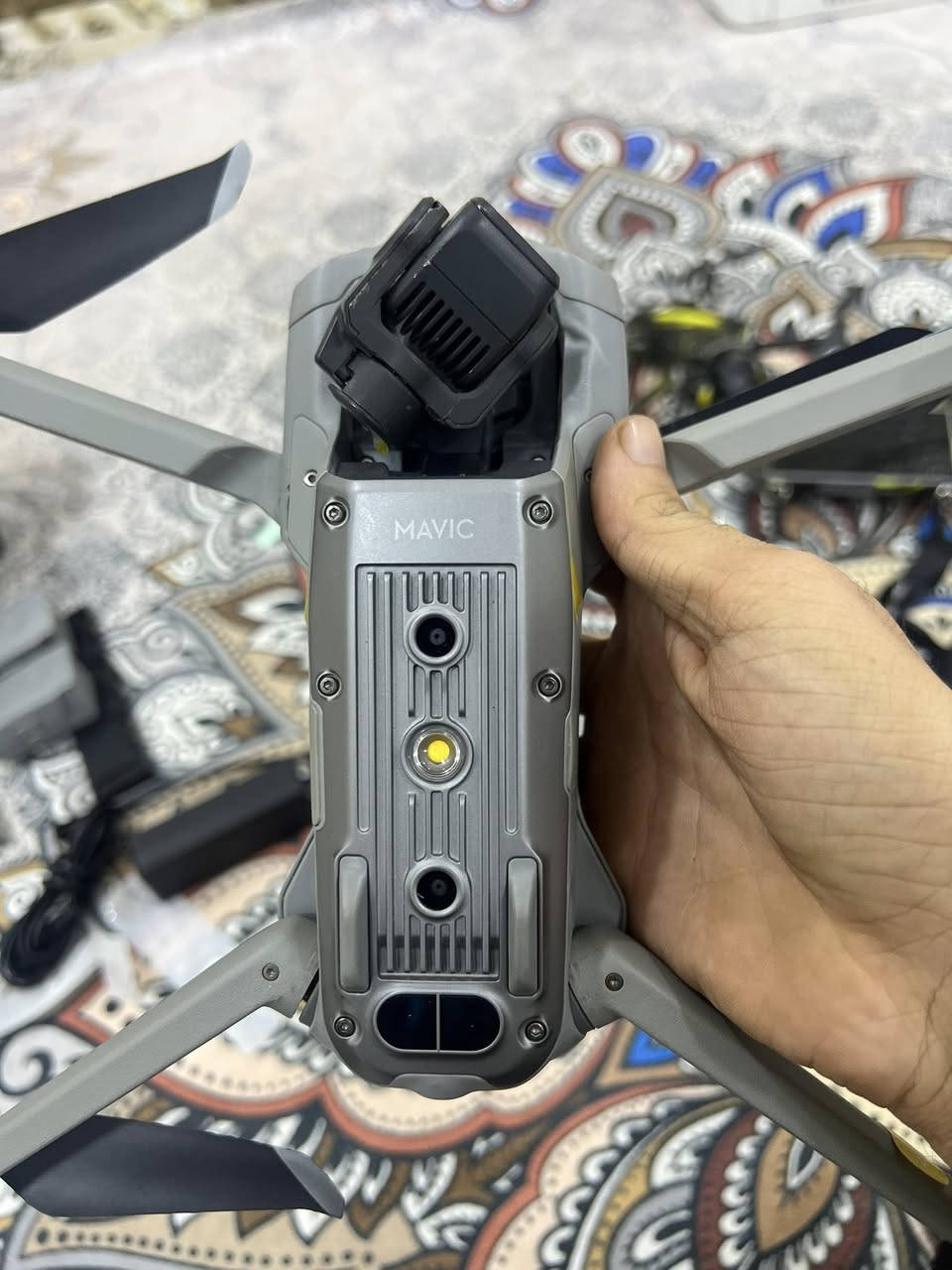 مافك اير تو
3 بطاريات 
جوستك شاحن كيبلات كامل ملحقات جنطه 
نضافه الدرون 80‎%‎
مكاني كوت 
سعر رخيص جدا 
***********
