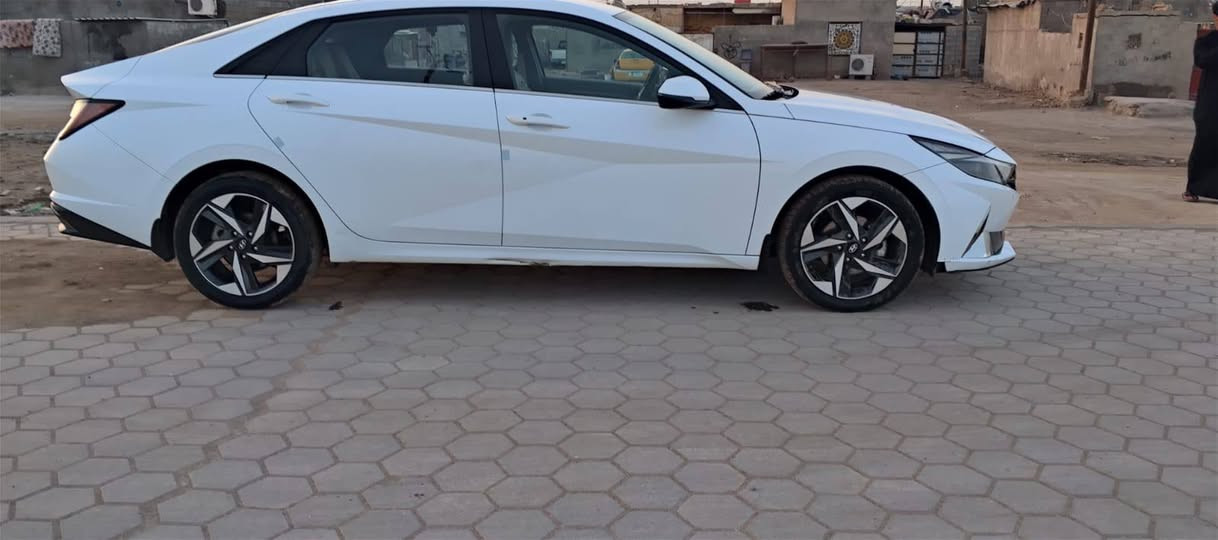 سلام عليكم سياره الانتره خليجي موديل 2021 فول مواصفات سياره ماشيهه 77 الف سياره جديده  محرك الفين دوش 
رقم ربيل مكان سياره البصره الكزيزه 
السعر 165 وبيه مجال قليل 
اتصال ***********
***********
