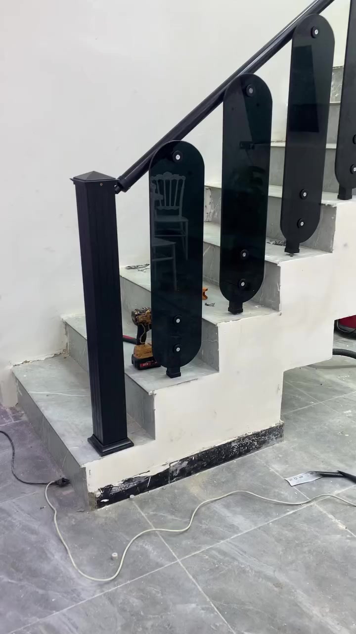 السلام عليكم اني خلفه محجر او مفصلي وهاذ شغلي مكاني حيور ***********
