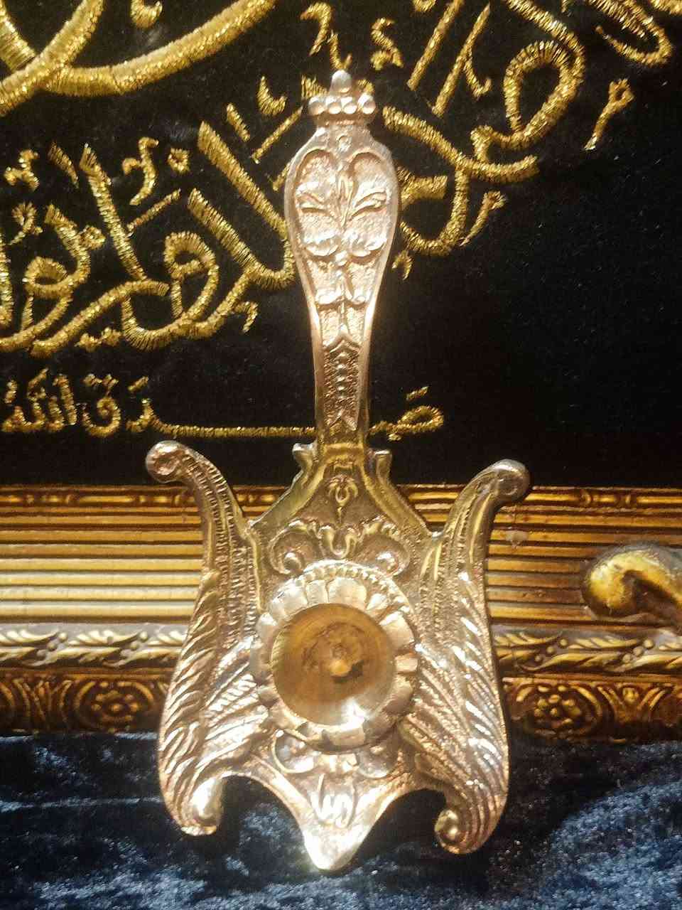 شمعدان نحاس ملكى فك وتركيب حالة فوق الممتاز حجم كبير وزن تقيل التفاصيل بالصور القاهرة, مصر


**إذا كنت صاحب هذا الإعلان وتريد حذفه لأي سبب، رجاءا أرسل رسالة إلى الدعم الفني**