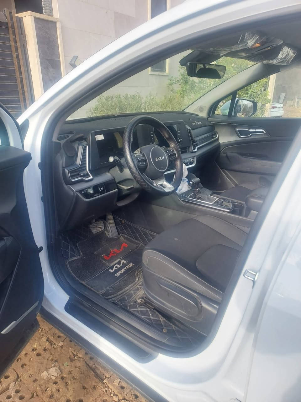 السلام عليكم 
كيا سبوتج خليجي موديل٢٣ رقم أربيل ماشيه ٢٠ الموصفات عاديه سعر ٢٠٥ بيه باردشويه مكانه مصفى الدوره اتصال ***********
