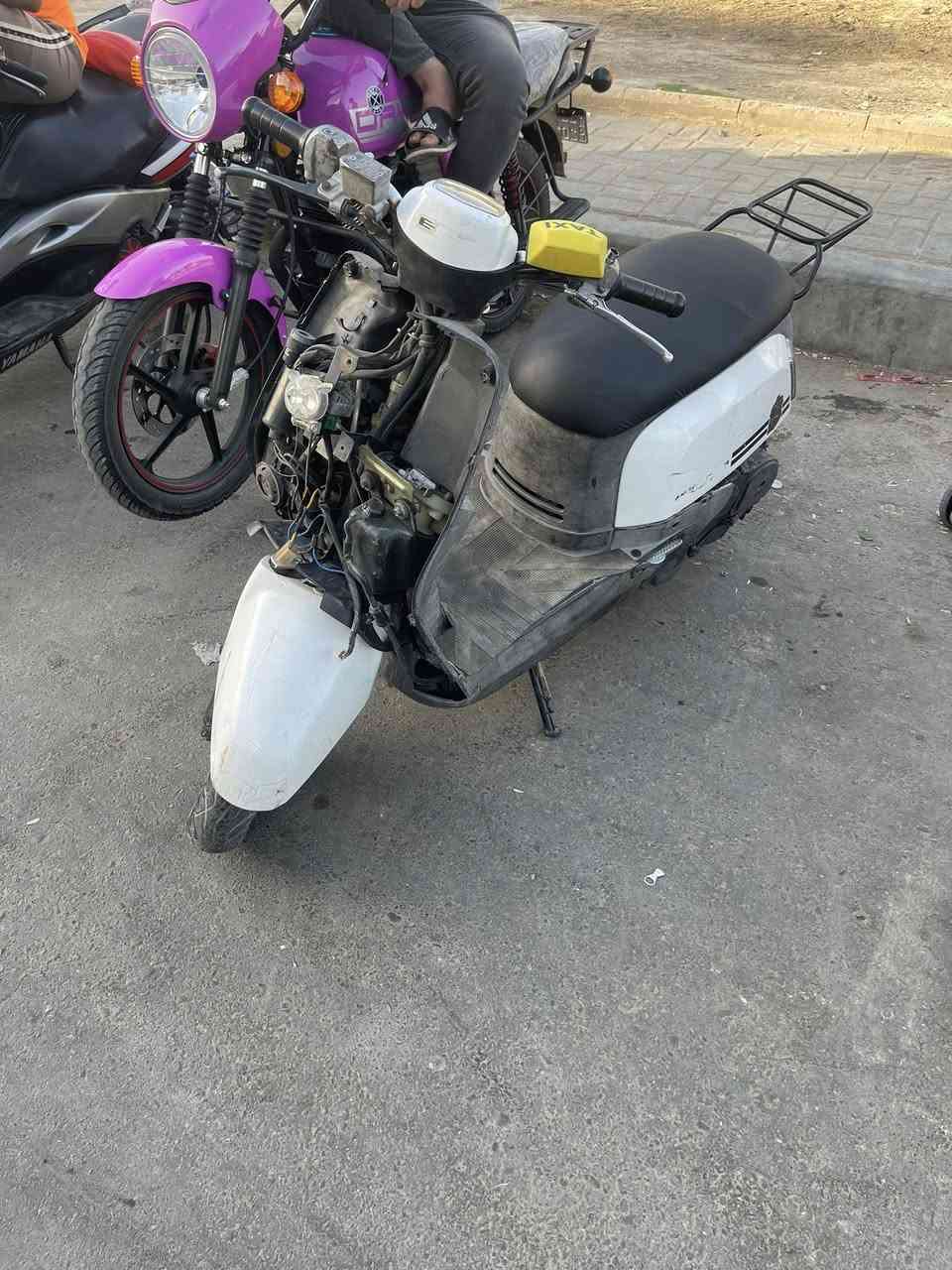 ماكس بوليس للبيع سعر ٤٠٠ مجال حك جيه تأخذها عله هاي حطه شغاله مكينه خير من الله بيها شوي ملاحضات اكفر المامي  ماكو مكاني المشتل بس شراي يخابرني هـ ***********

