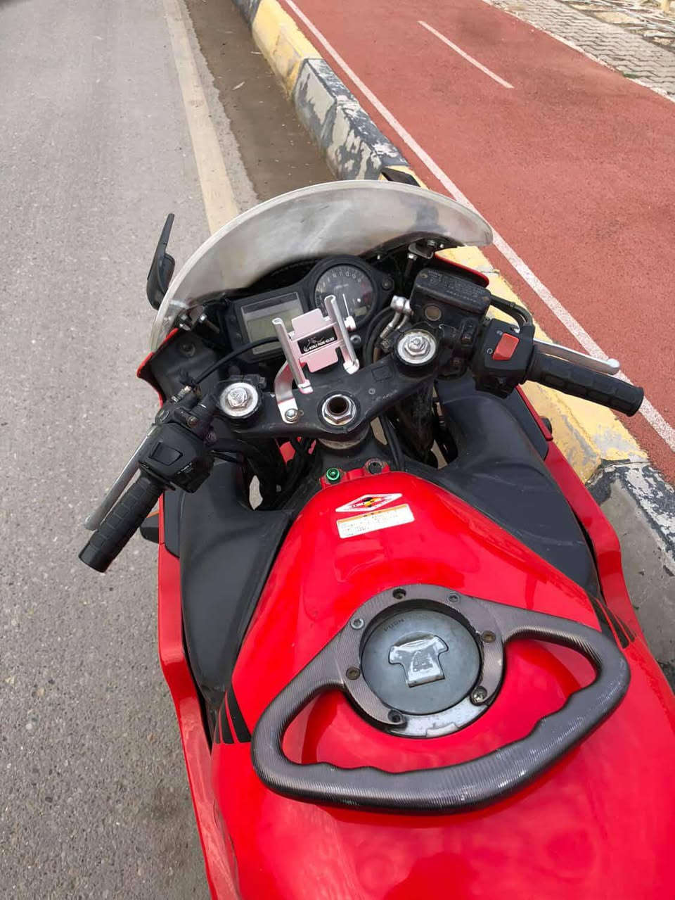 هوندا f4i 600 الدراجه نظيفه بدون اوراق  دراجه نظيفه وكامله العنوان ديالئ بعقوبه   السعر 22 رقمي  *********** خابرني وتدلل بيع فقط  واي تفاصيل اتصل
