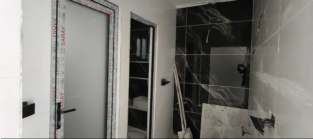 ‏                                      ﷽
                 🏢 خانوو بۆ فرۆشتن 🏢

‏ ‎🔺#کۆدی_ژمارە : 1108
📍#مامۆستایان

📍#ناونیشان :-  مامۆستایان، نزیک مزگەوتی شافیعی 

‏‌‎🅰️ #ڕووبەر :- ـ   170 مەتر

🌗 #پێشی :-  ـ  8,5 مەتر

🚧 #شەقام :-  10 مەتری

🔶#ڕووی :-  ئەزمەڕ

      
📮 تێبینی :-  خانووێکی 172 مەتری دوو قات لە گەڕەکی مامۆستایان بۆ فرۆشتن، خانووەکە پێکدێت لە دوو نهۆم بۆ دوو ماڵی جیا دەبێت، خانووەکە تازەیه و کەسێ تێنەچووە، سیستەمی شۆڤاژ، دەکتی موبەریدە و سەقفی مەغریبی و لایتی لینەری تێدا بەکارهاتووە نەخشەی هەردوو قاتەکە وەک یەکە و پێکدێت لە، هۆڵ و میوان، مەتبەخ سارد و گەرم، موشتەمەلات و سێ ژووری نوستن لە هەر قاتێکی خانووەکەدا.  
...............................
بۆ زانینی نرخی ئەم خانووە ژمارە (1) لە کۆمێنت دابنێ 
ڤیدیۆی خانووەکە لە تیکتۆی نوسینگەی بەرهەم بەردەستە لە کۆمێنت لینکەکەی دانراوە
................................

‏‌🔸 بۆ زانیاری زیاتر دەتوانن پەیوەندی بکەن :- 
مامۆستا بەرهەم :   *********** 
کاک بەهمەن :         *********** 
.....................
ناونیشانی نوسینگە: سلێمانی تازە،  خوار مزگەوتی ئەبوبەکری صدیق ،جادەی قەنات،فەرعی بەرامبەر دارەسوتاوەکە
..................
تۆی بەڕێز هەر موڵکێکت هەیە دەتەوێت بیفرۆشیت یان بە کرێی بدەیت  دەتوانیت بۆمان بنێری و بێ بەرامبەر بۆت بڵاو دەکەینەوە
