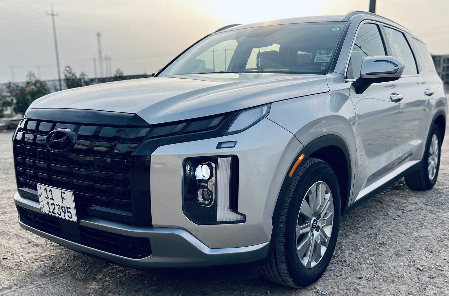 هونداي بالسايد موديل 2024  وارد أمريكي حادثها حرق بل محرك واضح بلصور بدلت مكينه وضفيره حاويه رجعت بلاد ايي گلوب مامشتغل بل دشبول
المكينة 6 سلندر 3800 
‏‎. رادارت خلفية وجانبية
‏‎. كشنات كهرباء 
‏‎. ٤ وضعيات قيادة 
‏‎. قراءة خطوط السير 
‏‎صندوق كهرباء 
‏‎٣ قطع تبريد
‏‎حساسات أمامية وخلفية
‏‎دشبول شاشة ديجتل
‏‎دخول بصمة ذكي
‏‎سايد بريك كهربائي 
‏‎أوتو هولد + نقطة عمياء
‏‎. شاحن لاسلكي
‏‎. مثبت سرعة
‏‎. مرايا جانبية هيتر + تعتيم
‏‎. الأيرباكات جميعها سليمة أصل شركة
‏‎. عداد المسافة 32  ميل  
‏‎. بدلات التغير السرع شفتات على المقود
‏‎. حساسات نقطة عمياء + مساعدة تغيير المسار
‏‎. نظام الثبات الالكتروني
‏‎نظام التحكم 
عدة الصعود في المرتفعات
‏‎نظام حساس ضغط الاطارات وحرارة الاطارات
‏‎نظام تحذير من الاصدام
‏‎نظام مكابح طوارئ
‏‎. وسائد هوائية عدد 8 
‏‎. نظام الصوتي سستم من هارمن كاردن 
. اربع وضعيات تحكم سبورت وايكو والخ..
‏‎والعديد من المواصفات 
بدون فتحه كشنات vip
الملاحظات بارد بل جنطه جوه الرقم والباقي كفاله عامه من الصبغ تخم تاير ارضيات حوضيه 
والرقم بغداد باسمنه تحويل مباشر 
السعر 27,500$ وبيه مجال
الموقع ديالى بعقوبه 
***********
الشراي يتصل وذاكر كل التفاصيل وادعولنه بلرزق تحياتي
