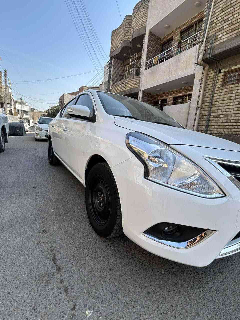 السلام عليكم 
نيسان سني هندي موديل 2024 
ماشيه 51،000 
للتوضيح 🚨
اربيل بسم شخص عربي مو شركة
سياره جديدة وخير من الله 
محركها نظيف دهن لوكومولي استخدم 
بانزينها محسن اديرلها
جام 4 كهرباء 
تبريد قطعتين
شاشة لمس كار بلي فووول
مري كهرباء 
اشاير بالمري
تحكم ستيرن جهتين
سيارة بعدها نظيفه خير من الله

استفسار 

*********** بغداد, العراق
