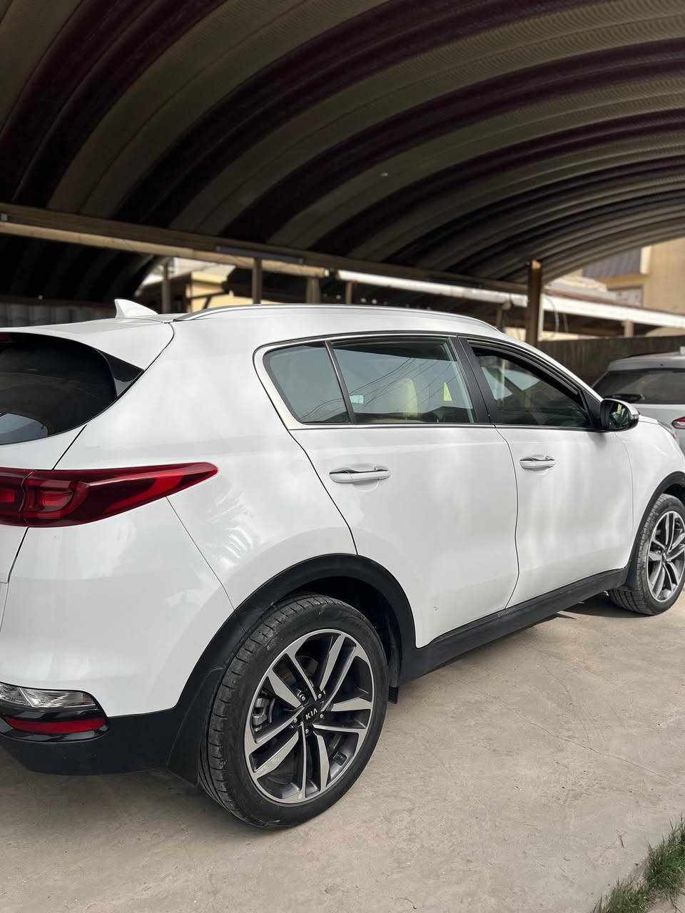 السلام عليكم
كيا سبورتج موديل 2021 خليجية رقم بغداد باسمي شخصيا ماشيه 49 مكفولة كفاله عامة من الصبغ والبارد موصفات البيسك
حساس امامي خلفي
اريل نفكيشن
شاشه اصليه وفول تحكمات ستيرن
وباقي مواصفات الاسبورتج سعرها
202 وبيها مجال 
***********
