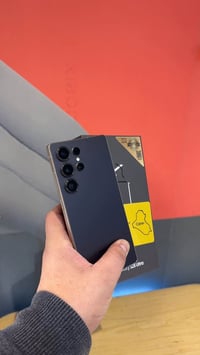 كالكسي S25 الترا ضمان وكالة عين الفهد الذاكرة 256 مع كامل الملحقات الا...