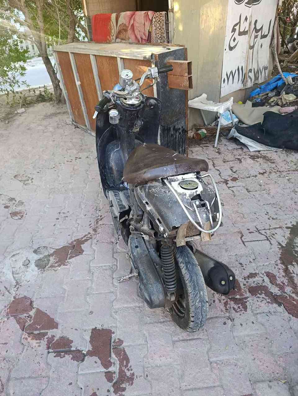 سلام عليكم كلاسك للبيع شغاله أو مراوس سلف وهندر كهربيات شغاله نقص باتري عنوان حريه  بغداد سعر 120وبيه مجال بصيط محرك جديد ***********اتصل ودلل
