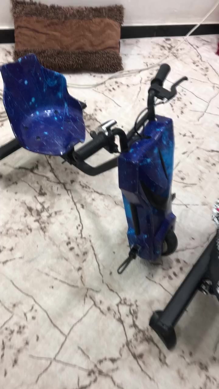 سلام عليكم شباب سكوترات البيع جدد ونضيفات يشيل وزن70 ونشرات بيه وخوذ مكاني ناصريه قرب جسر نبي الله ابراهيم وهاذ رقمي***********سعر الجديد بلمحلات ب٢٠٠اني ابيع لواحد عله ١٥٠وذا شلعه يدلل وشكرا ❤️
