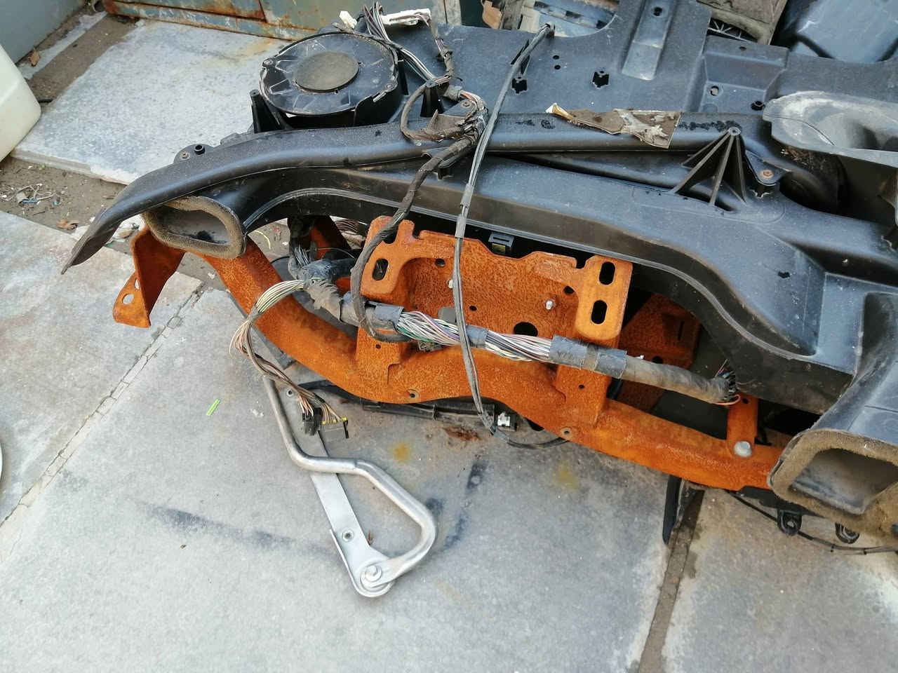 عندي هاي اغراض دوج كرفان موديل ٥ و٧ وايضا ترهم للكريسلر كرفان ابيع كل الاغراض شلع ١٥٠ الف شلعة وحدة وابيع هالموجود للاتصال *********** المكان بغداد واكو توصيل
