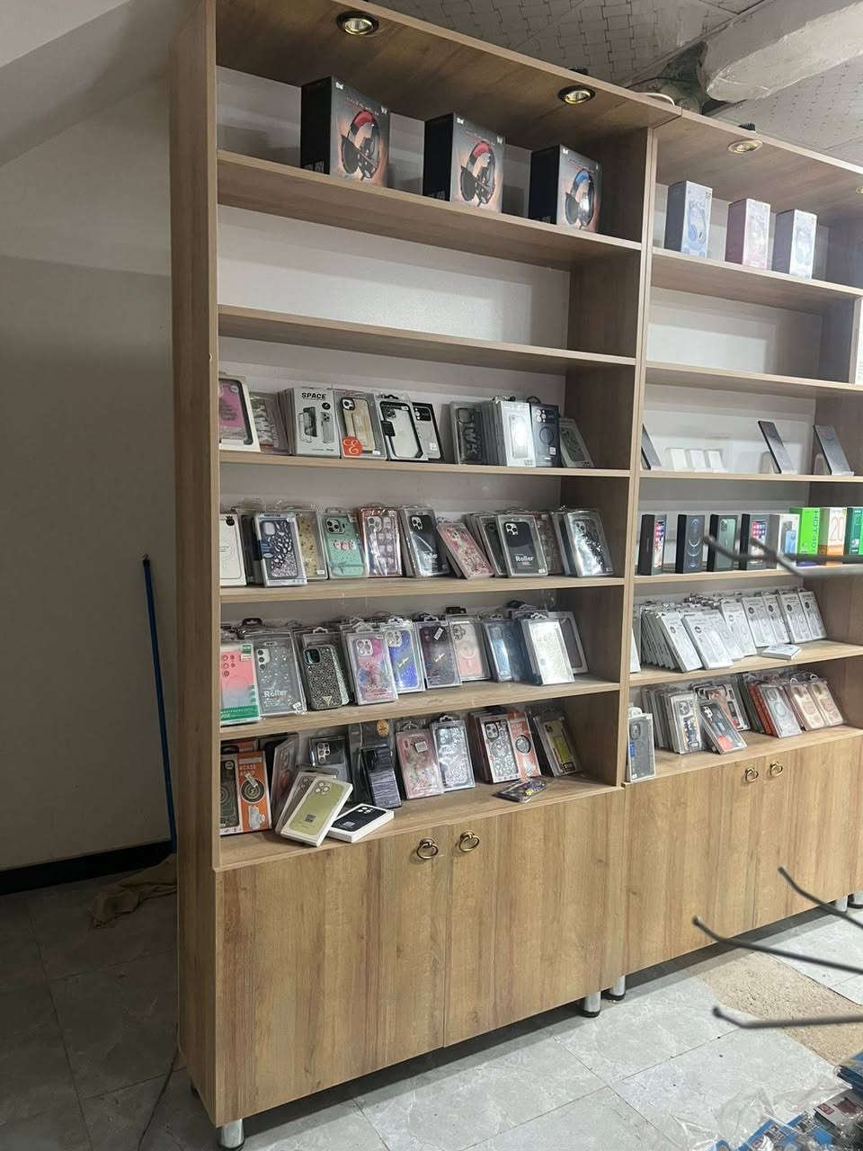 فاترينات ام دي اف قياسهن متر و١٠ العرض وطولهن ٢ متر و٨٥ عدد ٤
والميز ام دي اف قياس ٣ متر
العنوان بغداد مقابيل الجزيره السياحيه
رقم التواصل ***********
