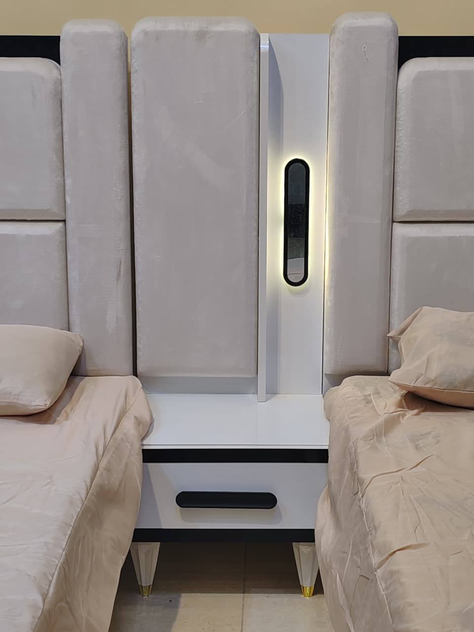 غرفة نوم نورين ابواب 9 قطع شبابية معمل اصلي درجة اولى📢
نفس الصورة بالضبط💯
ابواب الوسط المنيوم 
انارة لد بالكنتور 
برغي وجوي حديد
سرير جك خزان 
نرمايد هيدروليك 
سكك ثلاث مراحل  
متوفرة بلون كريمي
كنتور 6 باب قياس 225سم✅
ملحق كنتور 2 باب 75سم✅
سرير عدد 3... 90*200✅
كومديات عدد 2✅
ميز تواليت✅
مراة قيافه✅

العنوان تكريت شارع الزهور مقابل شركه الهمام معرض السند
الاستفسار أكثر يرجى مراسله الصفحه او الاتصال بالأرقام التاليه
***********
***********
