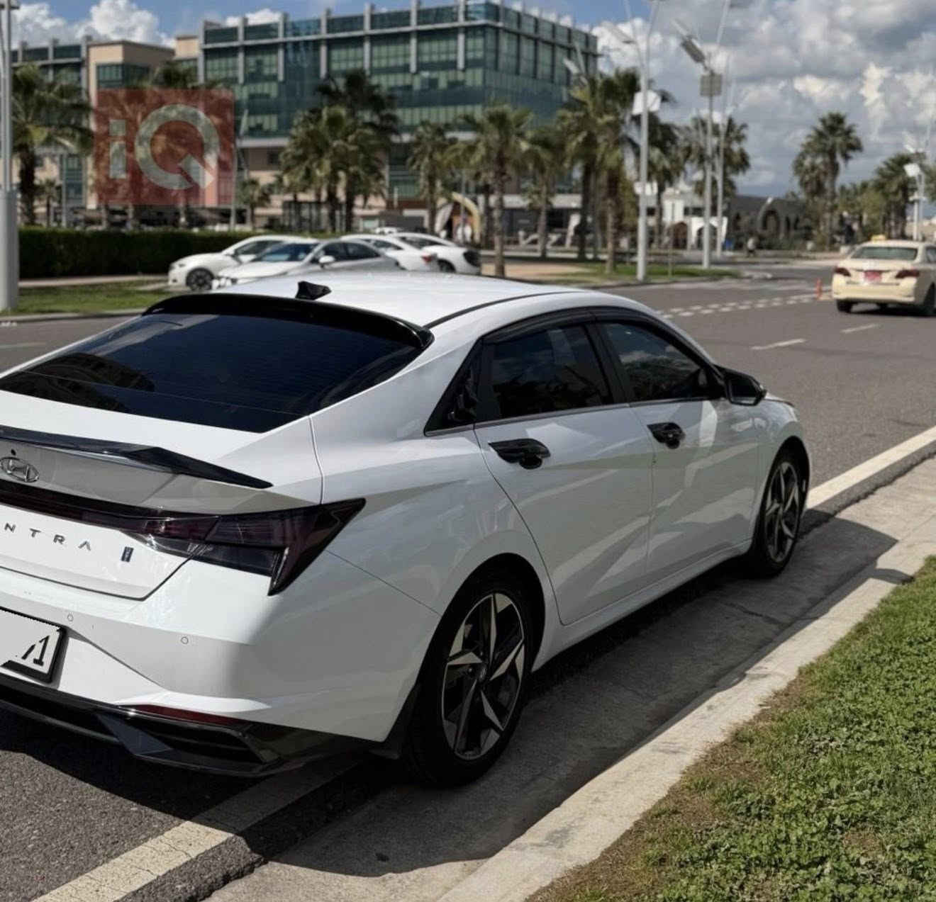 للبيع | هيونداي النترا 2023 – مواصفات خليجيه
🔹 المواصفات:
 • محرك 1.6 لتر اقتصادي بالبنزين
 • 4 سلندر
 • قير أوتوماتيك
 • دفع أمامي
 • نظام Eco لتوفير الوقود
 • شاشة + بلوتوث + تحكم من المقود
 • مكيف ممتاز ❄️
 • زجاج كهرباء + مرايا كهرباء + تشغيل عن بعد
 • نظام أمان ABS + Airbags

🔹 المعلومات:
 • الموديل: 2023
 • المواصفات: خليجي
 • الممشى: 96,000 كم
 • اللون: أبيض 🤍
 • المقاعد: قماش
 • عدد الركاب: 5
 • الاستخدام: شخصي

📍 الموقع: أربيل

 • السيارة نظيفة بشكل عام وما بيها مشاكل ميكانيك
 • بيها دعمه على بابين (قابلة للتصليح) تحتاج PDR
 • الدعامية الخلفية بيها كسر
 • بالجام الأمامي جهة الراكب أكو فطر
 • تظليل رسمي الى 2026/10

💰 السعر: 14,000 دولار ( بيها مجال بسيط للطيبين )

📞 للتواصل: واتساب ***********
