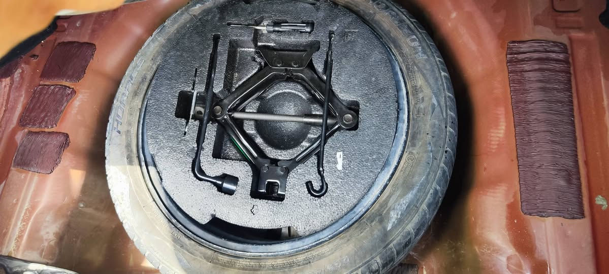 السلام عليكم
Kia Optima S 2019
وارد امريكي 
حادثها چاملغ السايق مصلح بدون ايرباگ
صور الحادث مرفقه
لون السياره ماروني

المواصفات 
1) كاميرا خلفيه
2) مكينه 2,400 GDI
3) شاشه كبيره Android Auto و Apple Car Play
4) رادار امامي و خلفي و جانبي
5) حساس خلفي 
6) تحديد مسار 
7) مثبت سرعه 
8) كشنات جلد و مخمل
9) كشن السائق كهرباء
10) تحكم بالستيرن
11) اشاير بالمري
12) نقطه عمياء
13) لد امامي و خلفي
14) حساس اطارات
15) ثلاث وضعيات قياده ايكو و عادي و سبورت

رقمها بغداد
السياره ماشيه 77 الف ميل قابل للزياده 
للتواصل وتساب ***********
