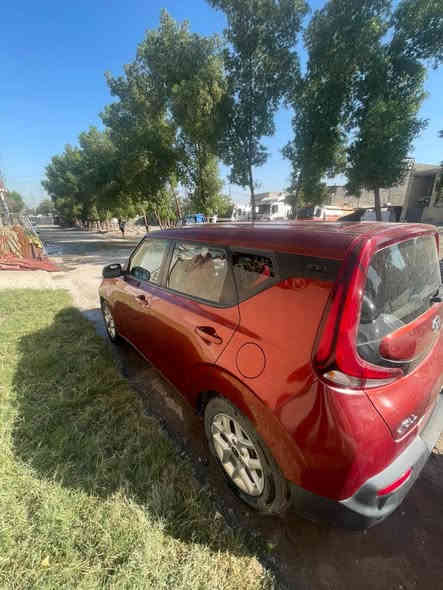 السلام عليكم
 سيارة صول 2020 فئة s وارد امريكي محركها جديد 2000 دوش 
ماشية 51mi 
السيارة مال معلمة والشرعي مالها موجود 
كير ، مكينة جديدة كفالة عامة 
شاشة كبيرة كامرة حساسات نقطة عمياء تحديد مسار 
السونار مالها موجود 
رقم الشاصي KNDJ23AUXL7114827
السعر 128 $ وبيها مجال 
السيارة مكانها بغداد الدورة ، ابو دشير 
للتواصل والاستفسار ***********
                             ***********
