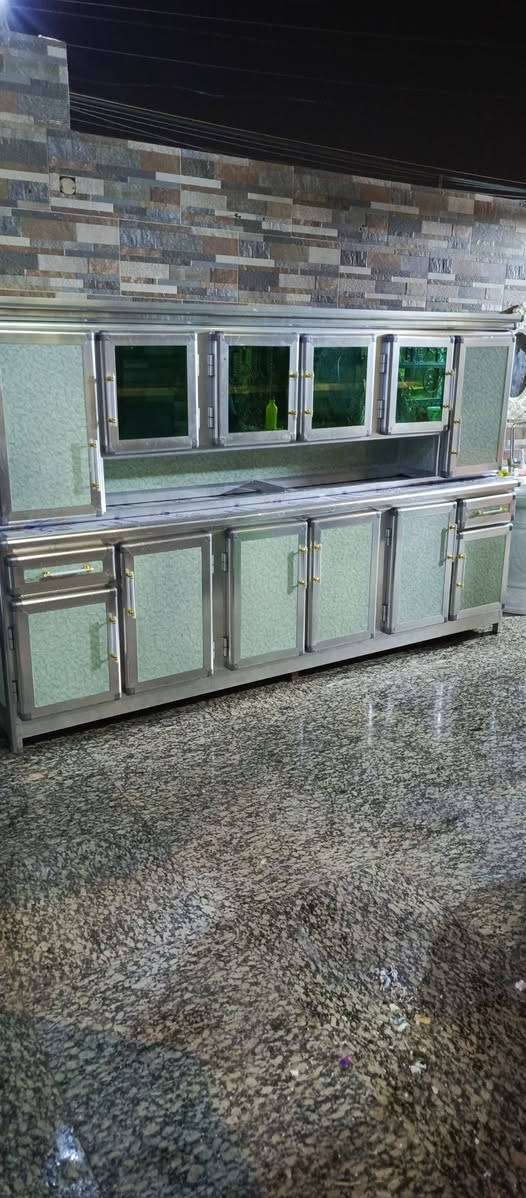 كاونتر 3 متر هذا تفصال مبطن وجهين لباب بوري صيني ثقيل وليس يراني خفيف سعره 400 مكان  بصره موجود توصيل داخل بصره ***********
