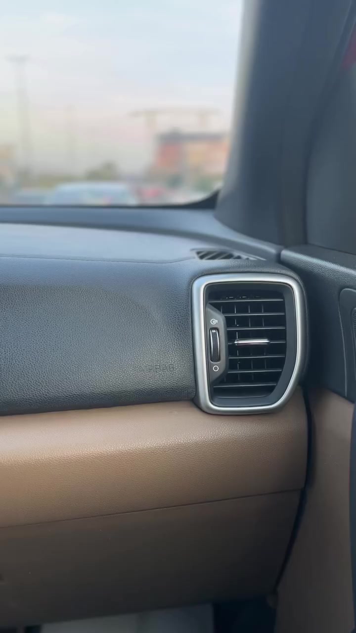 سبورتج موديل2021  :اللون احمر كرزي ،كير اوتماتيك ،المقاعد جلد شاموي ،محرك4 سلندر، جنطة كهرباء، سقف بانوراما ،مقاعد دگمة اوتماتيك، كأمره خلفيه ،مرأه جانبيه كهربائيه'رقمها بغداد، التشغيل بصمه وعن بعد' شاشه وحساسات ،ماشيه(99000km), للسعر والتواصل :***********
