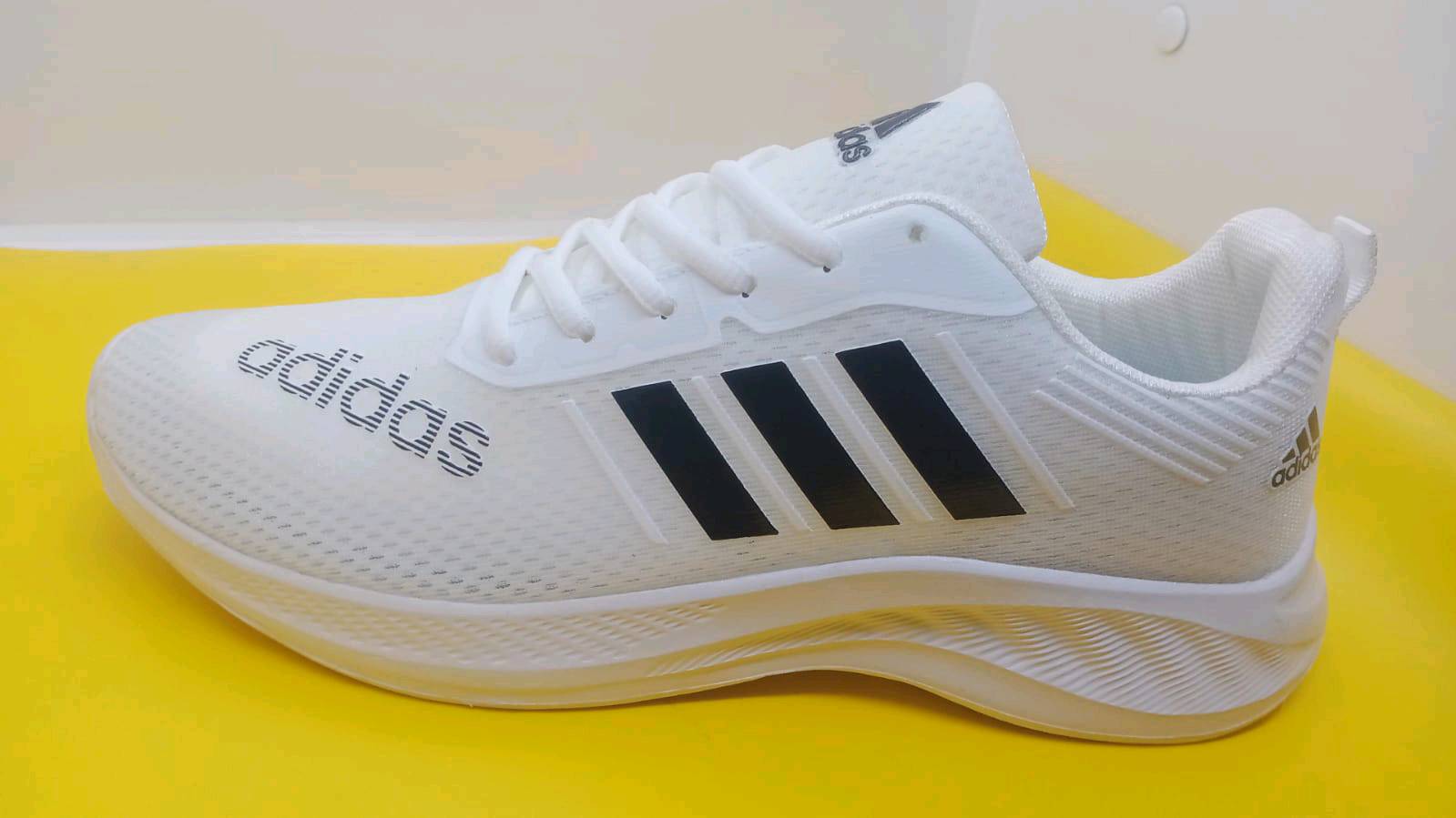 احذية ماركات عالمية اشكال وقياسات مختلفة وعندي اكثر .. اي قطعة تعجبك راسلني