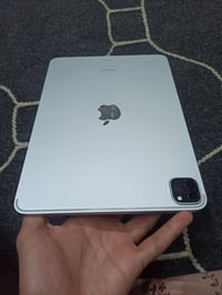 ايباد M2 • نضافه 95% • بطاريه 87%