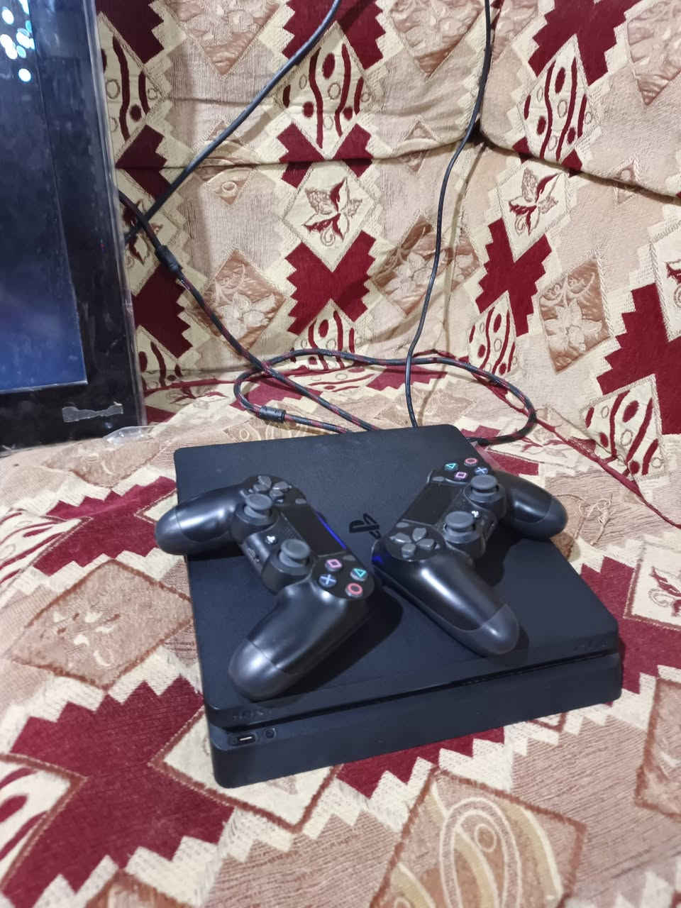 بلي فور سلم مهكر لوك ستيكر نظام 12.52 نضيف اخو جديد كارتونه وجوستكين ويا سعره 325 وبي مجال قليل ***********
