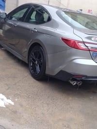 كامري 25 هايبرد حادث جدا بسيط رقم بغداد الدولي لون رصاصي غامق فول مواص...