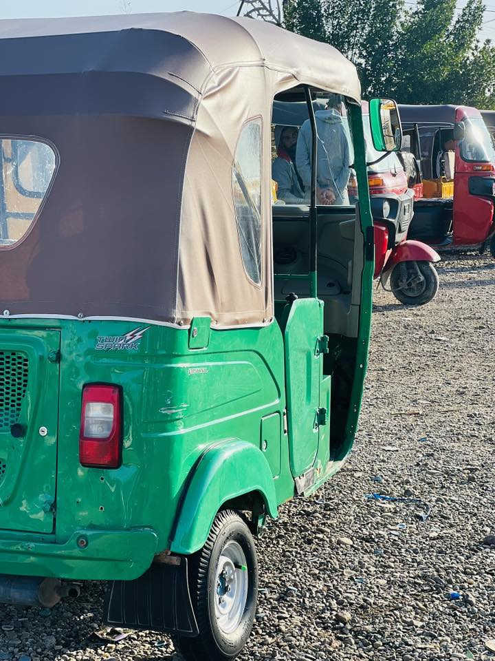 سلام عليكم ورحمة وبركاته تكتك 21للبيع رقم وسنويه كامله 
عنواني بغداد لبياع قرب تقاطع درويش تصل و بيك خير وتلال ***********
