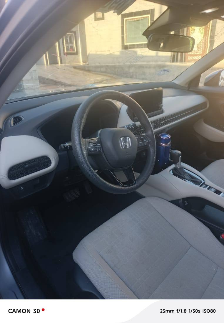 السلام عليكم 
هوندا HRV 
اللون : سلڤر 

سعر :150 ومجال قليل 
حجم المحرك : 2.0L  ( 4 سلندر ) يقبل بنزين عادى 🔥
امامى و خلفى كبس ✅
ملاحظة السيارة : چاملغ يسار صبغ فقط

المواصفات : 
 
بصمة تشغيل 
كاميرة
‏‎تحديد سرعة
اوتو ستارت Auto Start
اوتو ستوب Auto Stop‎
رادار امامي (تحديد مسار)
حساسات امامي
نظام : Eco
نظام : Normal 
نظام : Sport
لايتات ليد عدسة زينون بيلادي
بكلايتات ليد بيلادي 
ويل كروم
بعد هواي مواصفات…

سياره اقتصاديه و عمليه يابانى اصلى 💯✅

‏‎للاستفسار اكثر الاتصال علی هذا الرقم***********،
منفيست تترقم جميع المحافظات
