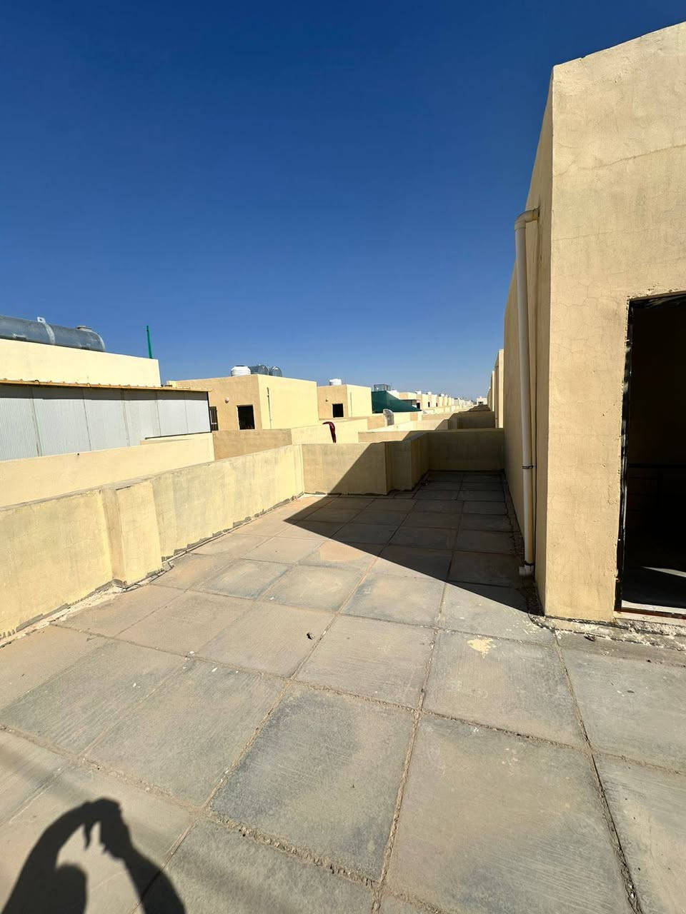 السلام عليكم
#للبيع دار سكني تكريت مجمع سما🏰
#دار زيرو 🏰 فول مواصفات وجاهز للسكن 🏰
#مساحة 250متر 🏠
#واجهة 
#موقع دار جدا مميز ركن على شارعين
#يحتوي الدار على 🏰
#واجهة الدار🏰
#الدار شغل درجه اولا🏤
#غرف نوم عدد 4🛌 🛌
#صالة استقبال  🏰
#صالة وسطية 🏰
#مطبخ 
#كراج للسيارة  🚘🚘
#مجاميع داخلية وخارجية عدد 3
#حمامات داخلية نظام دفن  🛀
#نظام تأسيس غاز دفن 
#نظام 📹
#سطح شتايكر
#حديقة  🌲🌴🌳🌺⚘️
#ابواب خارجيةدرجه اولى
#ابواب داخلية  درجة اولى 
#سيراميك الدار  درجة اولى
#محجل 
#مغاسل 
#السعر190 وبي مجال 
#للاستفسار والتواصل على رقم *********** ☎️ تكريت, صلاح الدين
