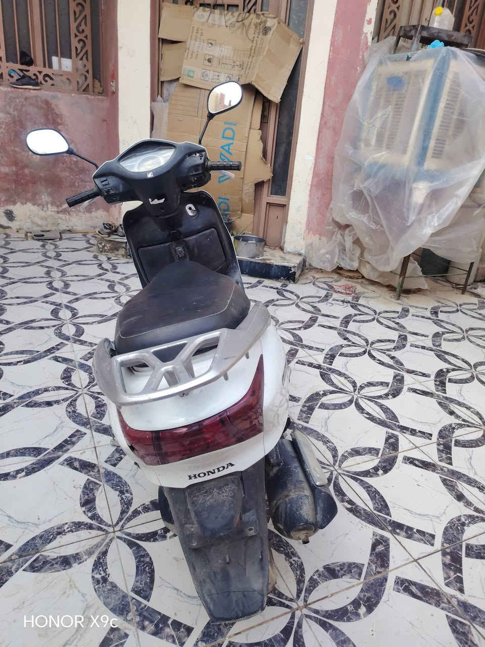 سلام عليكم ليدي حديث للبيع السعر 850وبيه مجال دراجه نضيفه گشر جديد دراجه مفتوحه +كلچات جديده رقم الهاتف ***********
