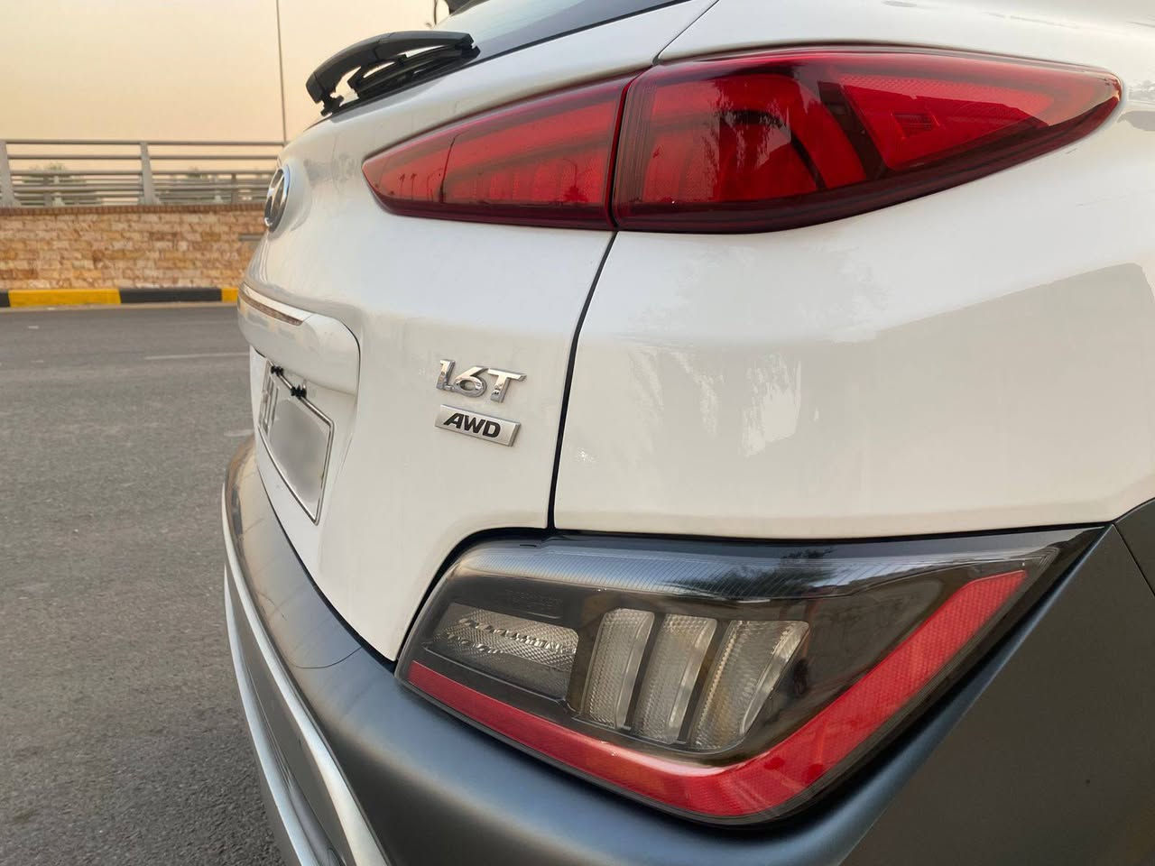HYUNDAI KONA LIMITED 1/1. 🤍ابيض
هونداي كونا لمتدد موديل 2022 
فول فول مواصفات محرك ١٦٠٠ توربو 
رقم بغداد الدولي باسمي تحويل ثاني يوم 
السيارة جديدة اخت الزيرو ماشية 27mi فقط 
حادث السيارة جدا بسيط بدون ايرباك فقط بداية البنيد وجاملغين سرقة الامامية بدون دواخل شواصي لغود راديترات بواري التبريد كلها مكفولة بلادي رقم الشاصي مع الصور والسيارة مسويلها سونار صورة بالمنشور وين ميعجبك تفحص إني حاضر  بيها كم نقص بسيط ينزل من سعرها واني حاضر 
مواصفاتها:  فتحة سلايد روف /كشنات جلد /تدفئة  بالكشنات/كاميرات 360 / حساسات امامي خلفي /شاشة ديجيتال/ بصمه تشغيل + بصمة ابواب+ صندوق  /شحن هاتف وايرلس/كامرا دوارة / شاشة كبيرة/ابل كار بلي + أندرويد اوتو /كشنات كهربائي /تشغيل عن بعد/رادارات أمامي وخلفي وجانبيه/ايقاف ذاتي/ويل كب كروم الحجم الكبير / بكلايت لد/اشاير بالمري/تدفئة  بالكشنات/ تحديد مسار/ نظام ايكو +سبورت + سمارت/هند بريك بصمه /اوتو هولد/ رادار امامي /قطعتين تبريد/ تبريد بيانو مناخين منفصل/مراية اوتودم/ شاشة اعطال /حساس اطارات/اريل نفكيشن/ وياها بصمتين السيارة وبعد بيها مواصفات 
السيارة موجوده في بغداد - الوزيرية
 السعر 158 $ وبيها مجال 
الهاتف واتساب  ‭***********  ☎️📞
ابو علي
