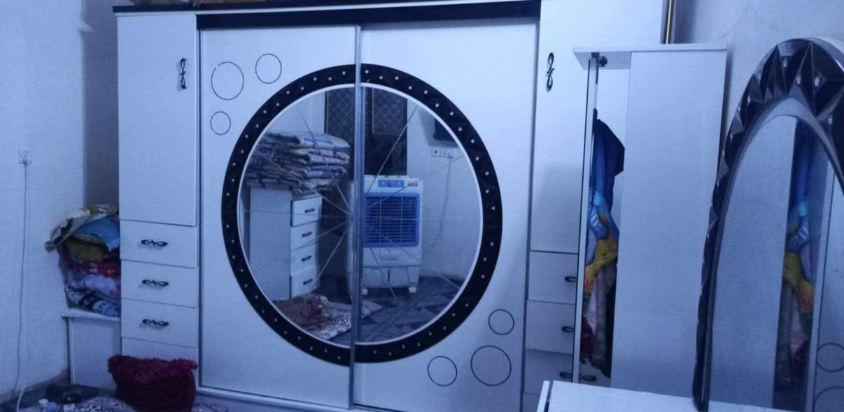 سلام عليكم مستعجل بيع غرفه بدون جربايه سعره 200 من بغداد مدينة الصدر ***********
