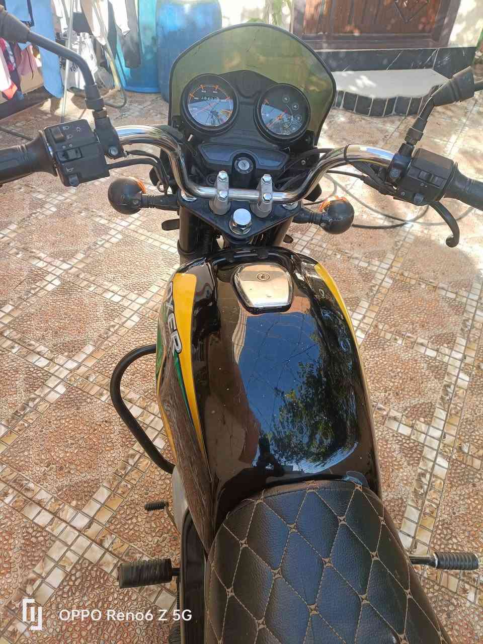 السلام عليكم 
للبيع دراجة بوكسر 2022
السنوية بأسمي
رقم ديالى 
محرك جيد جداً غير مفتوح
للأستفسار رقم واتساب ***********
