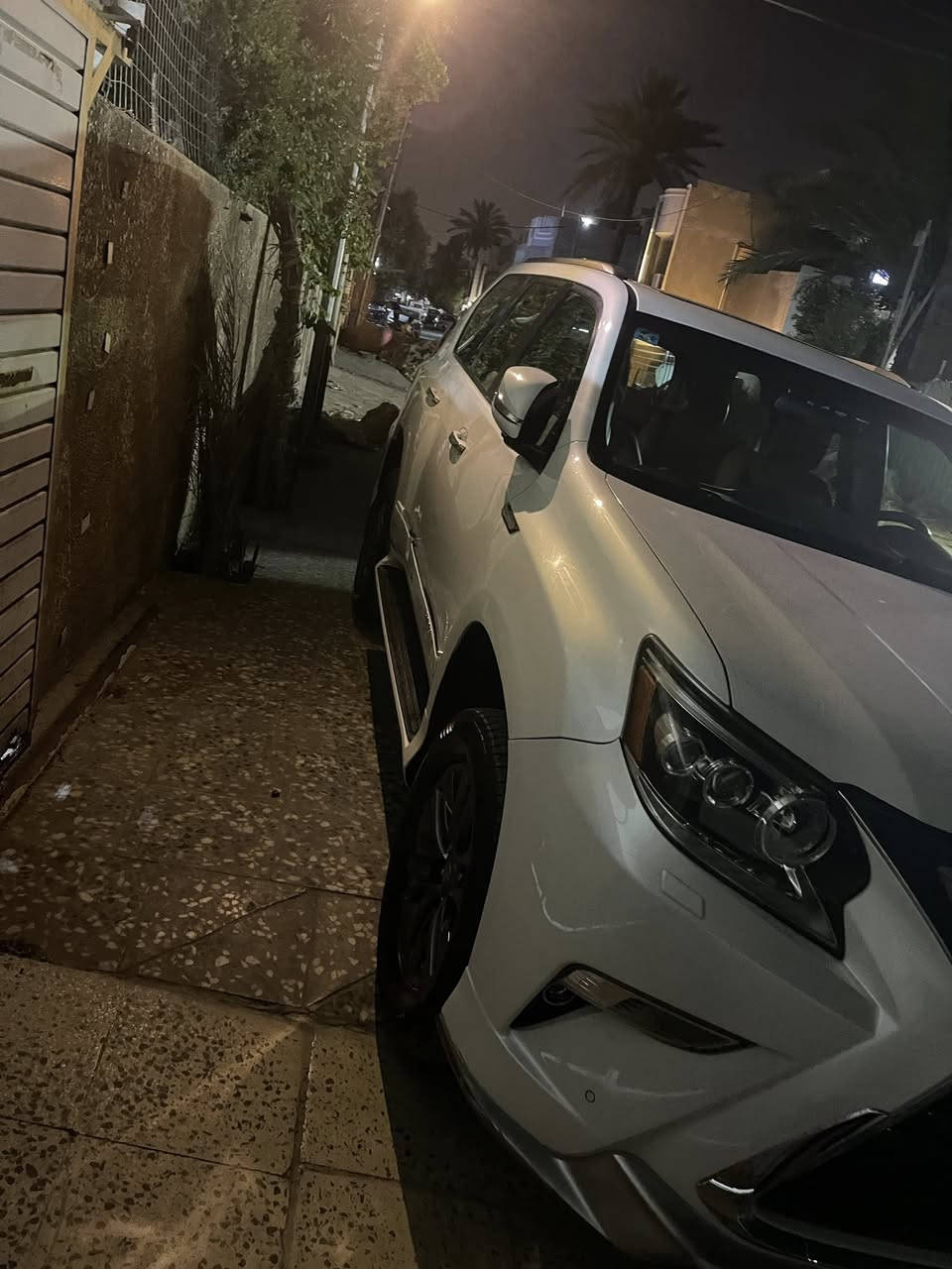 ⸻
🚙 للبيع | لكزس GX460 موديل 2017
سيارة فخمة وقوية، استخدام نظيف وجاهزة للسفر ✨

🔹 المواصفات:
 • محرك V8 سعة 4.6L
 • قوة 301 حصان
 • دفع رباعي 4WD
 • ناقل حركة أوتوماتيك
 • 7 ركاب
 • مكيف ثلاجة ❄️
 • شاشة + كاميرا خلفية
 • جلد، تحكم ستيرنغ، مثبت سرعة
العداد : ١٢٠ الف كيلوا

🔹 الحالة:
 • السيارة بحالة ممتازة
 • صيانة منتظمة
 • بدون حوادث  سونار معروض 

💰 السعر: ٣٨ الف قابل للتفاوض
📍 الموقع   / بغداد / الوزرية
📞 للاستفسار:***********
