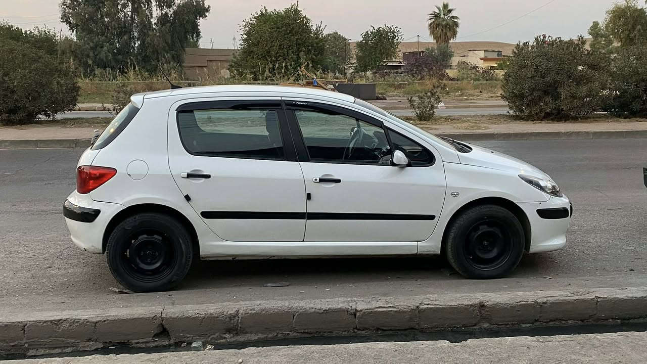 السلام عليكم ورحمه الله وبركاته
بيجو  307 2006  كير ومحرك كصه جداد  تبريد  ثلج  سياره نضيفه وعليها ادامة كاملة  شاشة وكامره خلفيه سياره بسمنا تحويل ثاني يوم  . الضرر بابين مبدلين  السعر ٥٨$ شراي خابر وتدلل ‭0778 101 1851‬
