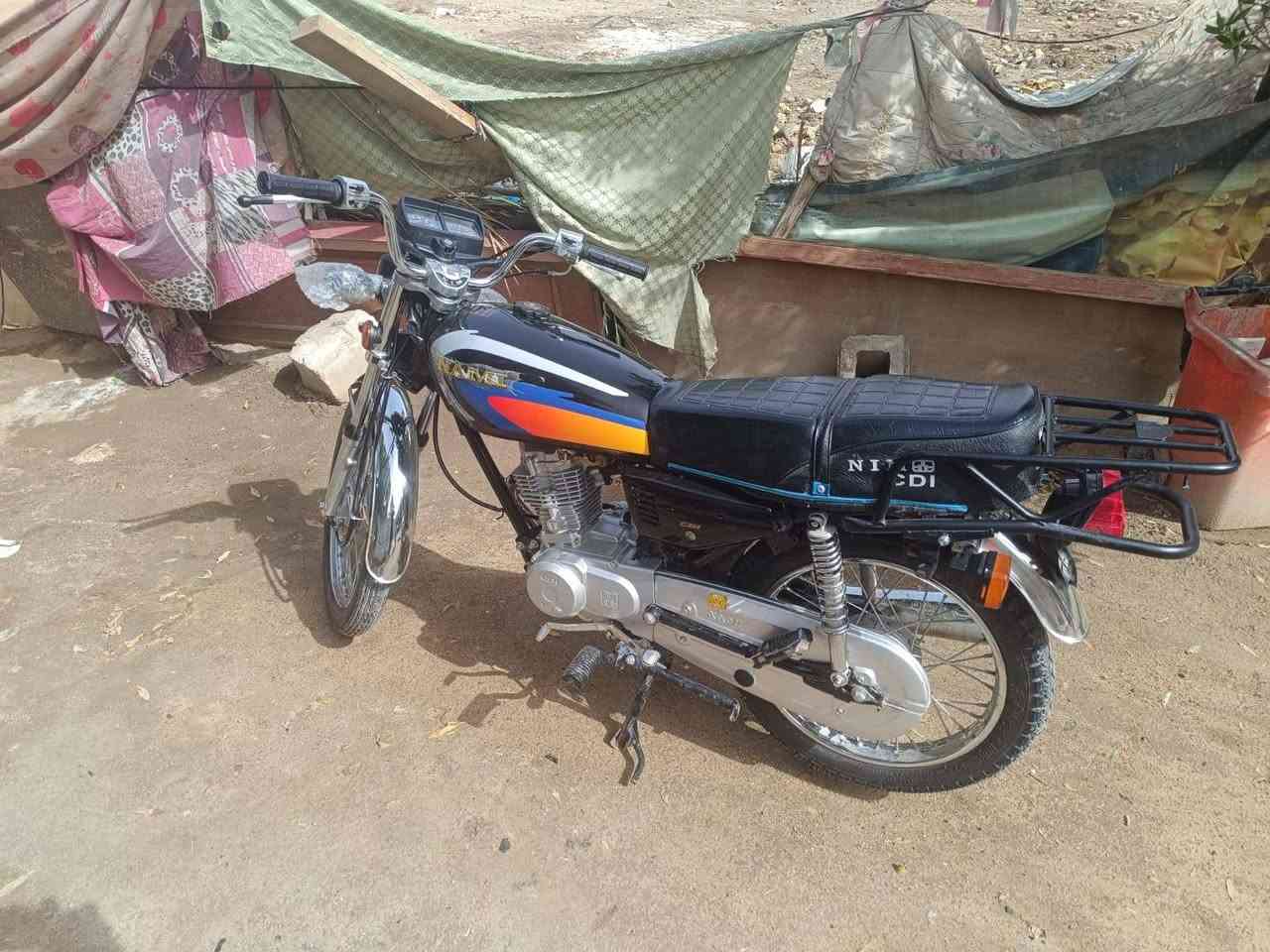 سلام عليكم دراجه نامه للبيع 2025 كلك دراجه كارتون برغي ما مفتوح بيهه السعر 600 قفل قفل مكان ناصريه مركز ***********
