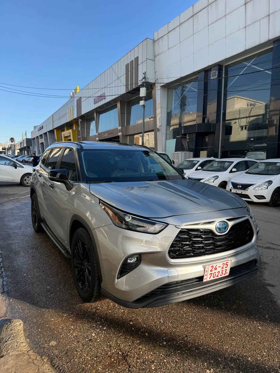Highlander XLE Hybrid 2023 
هايلندر مواصفات فول هايبرت 
جملخ باب صبخ بدون دواخل شبر من بوند 
ايرباك بس بردة سيستم 
السعر 277 ورقة بيها شوية مجال
*********** دهوك, العراق
