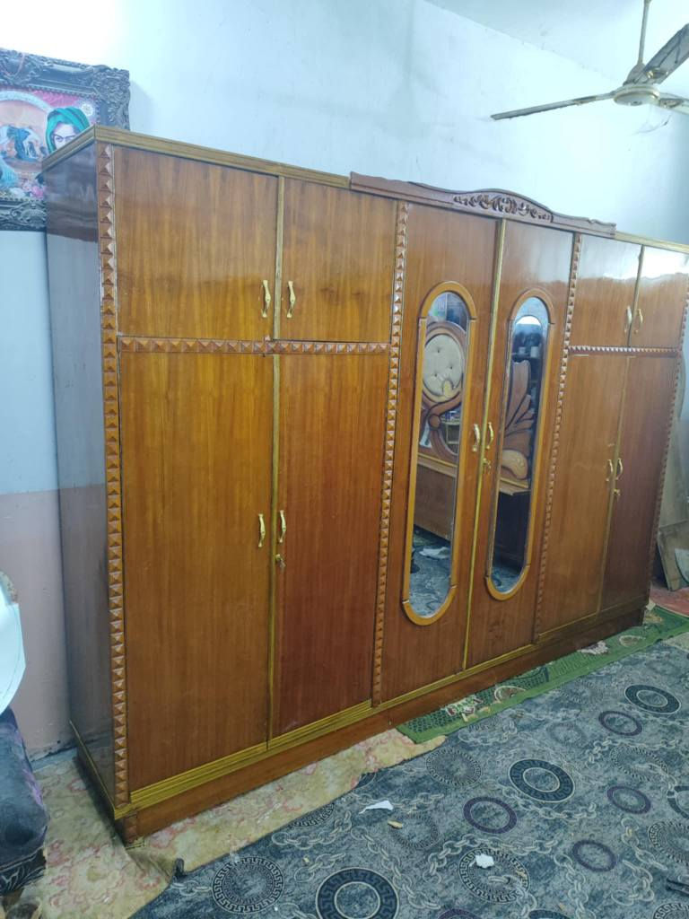 غرفه ام ٦ ملحق صاج ثكيله ملاحظه تحتوي على يدات جدد قفاله جدد ظهر جديد جام جديد صبغ تلميع جديد متواجد علخاص اكو توصيل بفلوس رقمي ***********ابو جود سعره ٣٥٠ قفل جربايه موجوده
