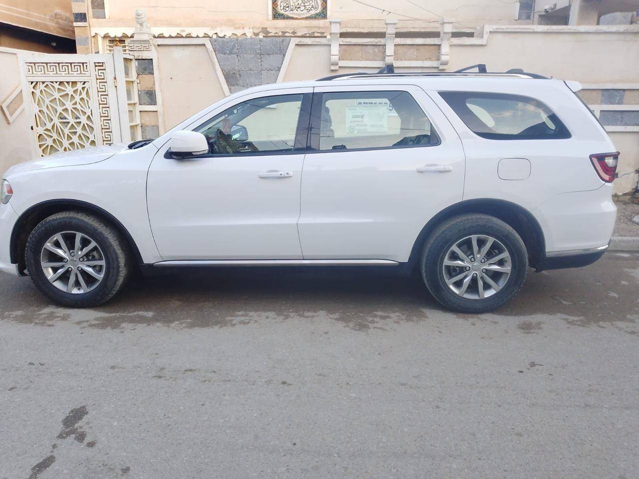 السلام عليكم سياره دورنكو 2014 رقم بغداد السيارة محدثه srt فول ما عده الفتحه 
كير ماوس 
كشنات جلد 
شفتات ستيرن 
مواصفات معروفه ضررها جنطه خلفيه 
و محدثه السعر 210 وبيهه مجال مكان السيارة بغداد حسينية الراشدية *********** ابو محمد
