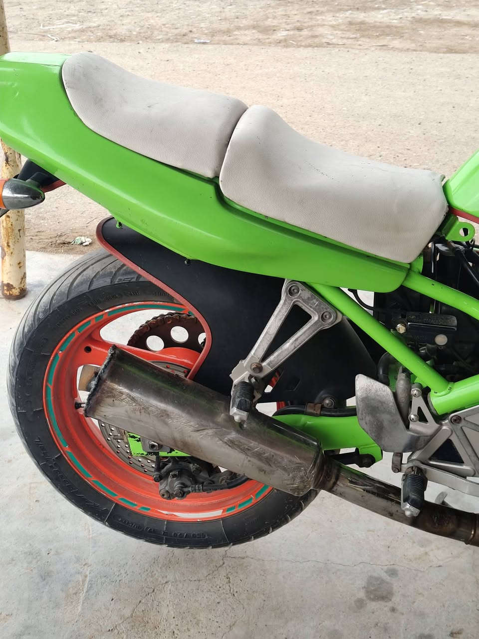 السلام عليكم باندا سوزوكي عادي محرك ربع كامله مكمله بلكات NGK كابريترات صافيه باتري جديد اصلي نقصها فقط صفاحيات السعر 
مليون و100 مكاني المقداديه قريه الحساويه 
***********
