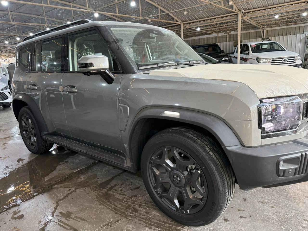 🔥 وصلت حديثاً – جيتور T2 Plug-in Hybrid Luxury 2026 🔥

المفقودة والنادرة والمميزة

وارد خليجي  ضمان هارلم 

الداخل زيتوني احزمة اورنج 

عيش تجربة القوة والفخامة مع أحدث إصدار من جيتور الهجينة 🔋⚡

🚘 جيتور T2 1.5L Plug-in Hybrid Luxury✅ 

موديل 2026 – صفر كيلو

⚙️ المواصفات الفنية:🔹 محرك 1.5 تيربو + 

محرك كهربائي🔹 قوة إجمالية 380 حصان🔹 عزم 610 نيوتن متر🔹 ناقل حركة Hybrid 3DHT🔹 مدى يصل حتى 1100 كم🔹 استهلاك اقتصادي 6.3 لتر / 100 كم

✨ أبرز المواصفات:✔️ سقف بانوراما✔️ شاشة 15.6 إنش✔️ كاميرات 540°✔️ نظام قيادة شبه ذاتية✔️ رادار وكبح طوارئ✔️ نظام صوتي Sony – 12 سماعة✔️ مقاعد جلد كهربائية ومبردة✔️ شاحن لاسلكي سريع✔️ إنارة محيطية متعددة الألوان✔️ بصمة وتشغيل عن بعد✔️ صندوق كهربائي شفط✔️ جنوط 20 إنش

🛡️ الضمان:✔️ 6 سنوات مفتوح الكيلومترات✔️ ضمان محرك 10 سنوات أو 1,000,000 كم✔️ ضمان بطارية 8 سنوات أو 150,000 كم

للاستفسار اكتر الرجاء الاتصال احنا بخدمتك 

☎️***********
☎️***********
☎️***********

#معرض_الفرقان_لتجارة_السيارات
#بغداد_الكريعات_نهاية_شارع_الوقف
