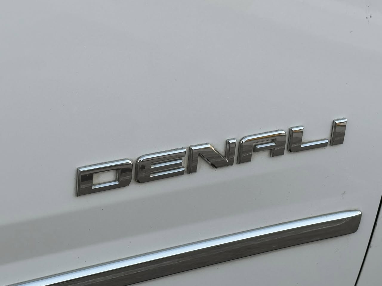 السيارة وارد امريكي
موديل ٢٠١٩ حادثها جاملغ وباب عكس السائق مبدلات نفس اللون يعني بدون صبغ ، ( فقط الدعامية الأمامية مصبوغة ) السيارة بدون ايرباك ، كل ايرباكاتها سليمه على وضع الشركة .
السيارة جاهزة اي نقص ما بيها ،
ماشية 74 الف
رقم بغداد الماني ومكانها ببغداد بأسمي تحويل ثاني يوم
صور الحادث على الخاص

المواصفات 
دبل أريل دبل رادار
تشغيل عن بعد 
كامرات ٣٦٠ درجة
بصمة 
كشن رجاج 
داتا شو 
سلايد روف
لايت زنون بلادي
دبل شاشة
تحكم بريك 
جنطه ذكيه جلاق
رادار تحديد مسار
رادار خلفي
رادار امامي 
نقطه عمياء 
كشن تدفئة وتبريد سايق وراكب
كشن خلفي منفصل 
مري شفط 
اشارة بداخل المراية
كشنات جلد 
كشنات خلفية منفصل 
دوسات كهرباء 
ذاكرة ميموري ستيرن وكشنات
ويل ٢٢ بلادي 
وبعد مواصفات هوايا اعتقد الكل يعرفها ،
السعر 38 الف دولار 
مكاني بغداد ، رقم الموبايل ***********
