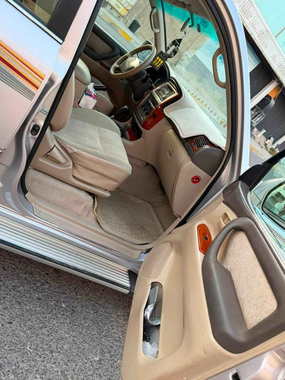 ---
**بۆ فرۆشتن - لاندکرۆزەری ناوخۆیی و پاک 🔥**

**TOYOTA LAND CRUISER 2005**

ئەم لاندکرۆزەرە بۆ ئەو کەسەیە کە دەڵێ سەیارەی پاکم دەوێت، سەیارەکە لە وێنە جوانترە لە واقیع!

**وردەکاری سەیارەکە:**
🩶 **ڕەنگ:** سلڤەر - زۆر جوان و تایبەت
✨ **پاکی:** زۆۆۆر پاکە، شازی سەردەمی خۆیەتی
💰 **مەسرەف:** دینارێک مەسرەفی تیا نیە، تەبرید و هەموو شتێکی بە شەرت
🛡️ **دەعم و لێدان:** هەموو گیانی بە شەرت، بێ دەعم و بێ لێدانی قورس
🔧 **بۆنێت:** تەنها پەمپێکی زۆر بچووکی هەیە لەبەر بەرد بەرکەوتن، ئەگینا بێ کێشە
⚡ **کارەبا و میکانیک:** هەمووی بە شەرت و بێ کێشە
📄 **سەنەوی:** بە ناوی خۆمانەوەیە و هەتا 2030 تازەیە

سەیارەکە سەیارەی ماڵانە و دەست لێنەدراوە، بۆ کەسی بەحەز و موشتەری پاک.

**شوێن: هەولێر**
**پەیوەندی: *************

موشتەری راستەقینە پەیوەندی بکات، لە خزمەتین.
