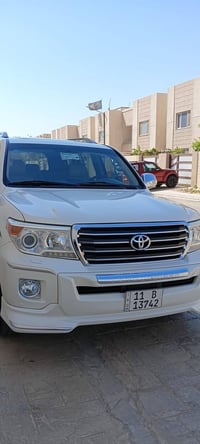 مكلف بالنشر  لاند كروز موديل 2013  بريم مكفولة كفالة عامة من الصبغ وال...