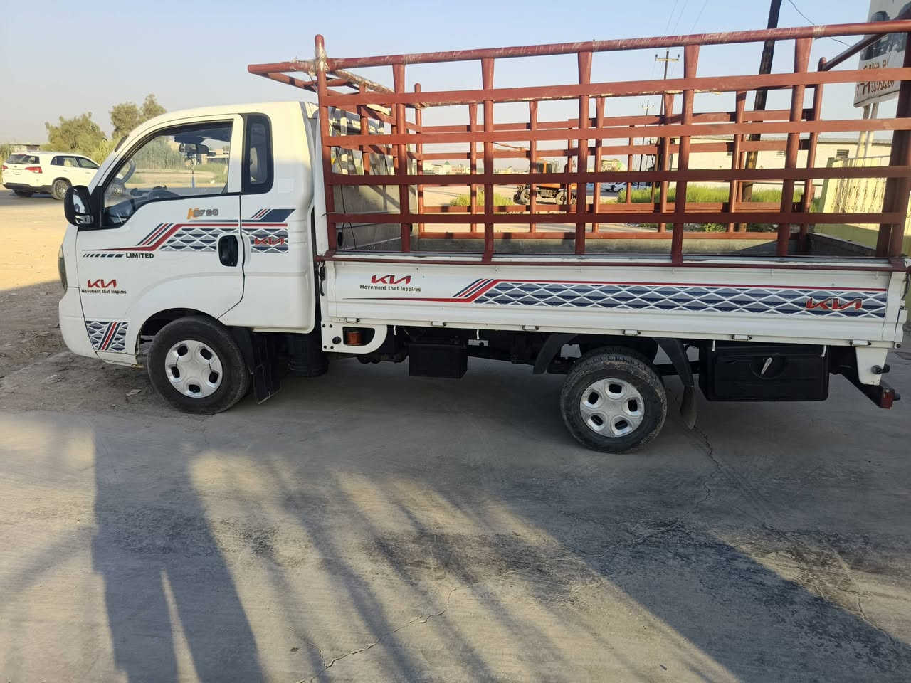 كيا حمل 2700 رقم واسط مشروع وطني شرط التحويل مكانهة ديالى سياره خير من الله شاصي دواخل محرك فول تايرات كلهن جديده قابل شهر شادهن سعرهة 118 وبيهة مجال  
رقم ***********
