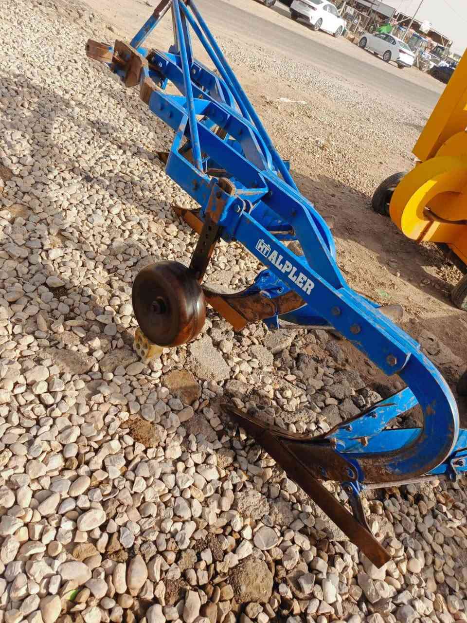 اللهم صل على محمد وال محمد
موجود حجم 16 البير رباعي فدان
يرهم مراوس اي شيء
***********
